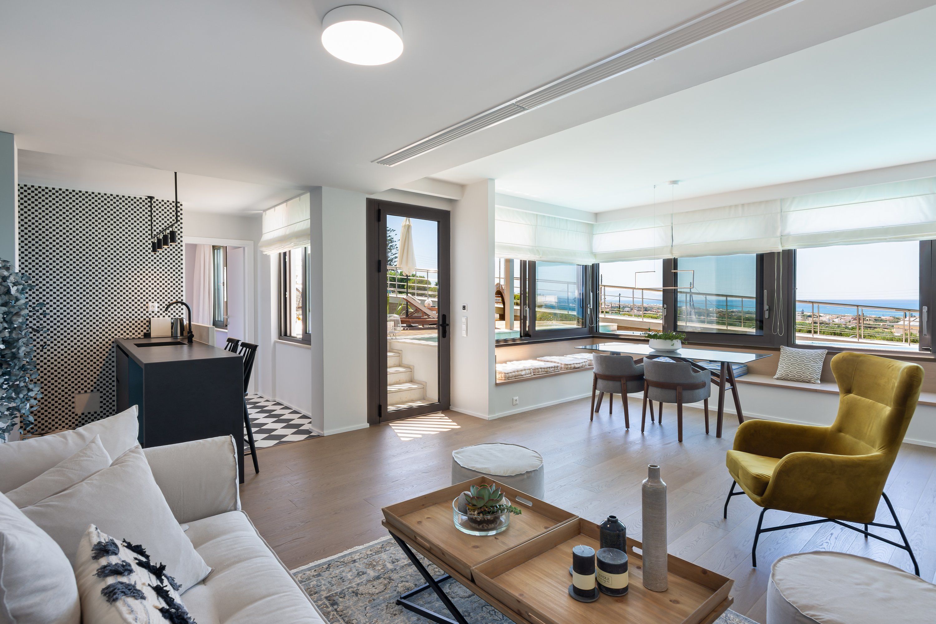 Sea View Suite with private pool | 起居区 | 智能电视