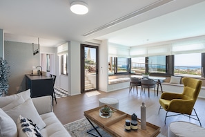Sea View Suite with private pool | Aire de séjour | Téléviseur connecté