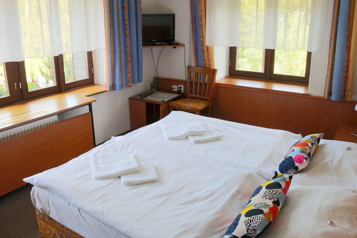Postazione laptop, tende oscuranti, Wi-Fi gratuito, lenzuola