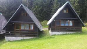 Bungalow | Postazione laptop, tende oscuranti, Wi-Fi gratuito, lenzuola