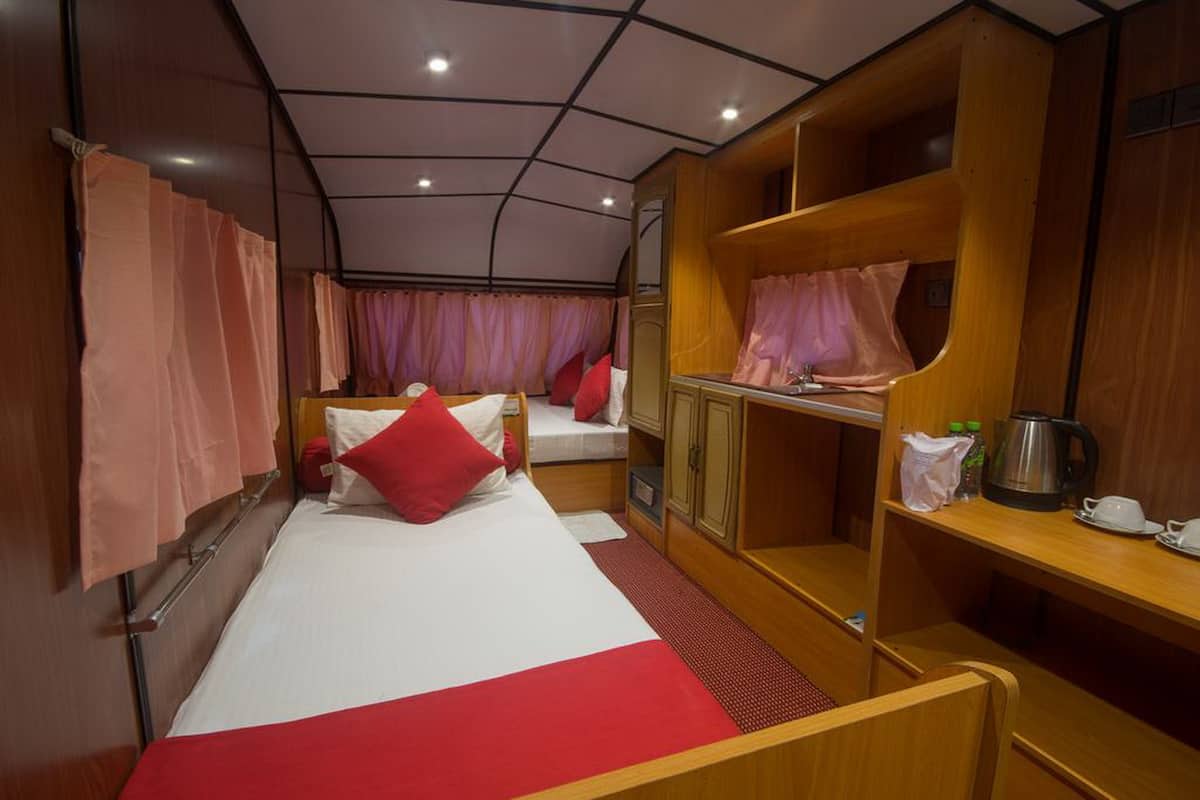 2 bedrooms, in-room safe, desk, iron/ironing board (on request)