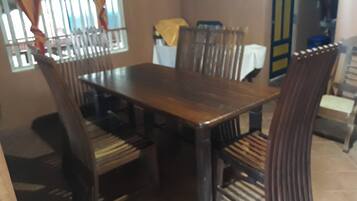 Bungalow Familial, vue plage | Restauration dans la chambre