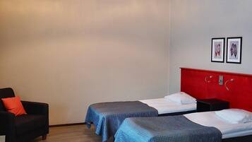 1 bedroom, desk, soundproofing, cots/infant beds