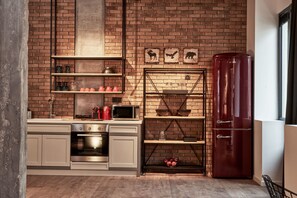 Apartamento superior | Cozinha privada | Geladeira, micro-ondas, fogão, måquina de café expresso