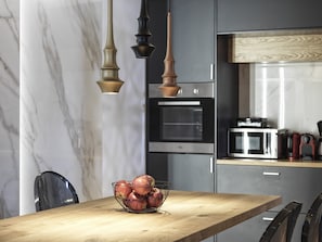 Superior-Suite (Filopappou view) | 1 Schlafzimmer, Schreibtisch, schallisolierte Zimmer