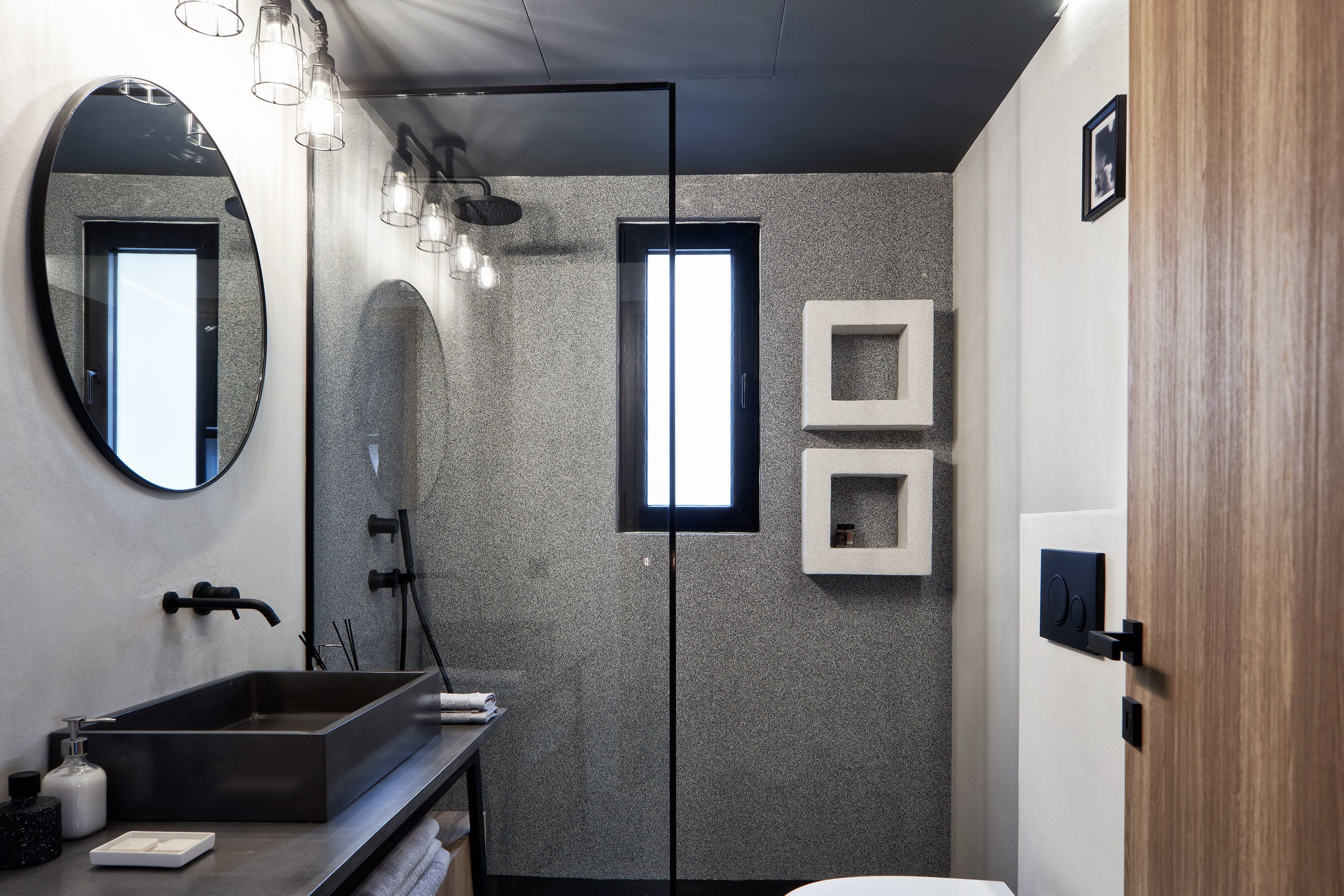 Superior-Apartment | Badezimmer | Dusche, Haartrockner, Bademäntel, Hausschuhe