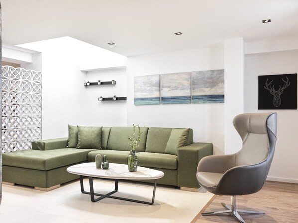 Superior Suite (Filopappou view) | 1 bedroom, free cots/infant beds, free WiFi, bed sheets