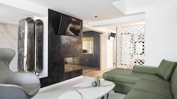 Superior Suite (Filopappou view) | 1 bedroom, free cots/infant beds, free WiFi, bed sheets