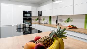 Fridge, microwave, stovetop, electric kettle