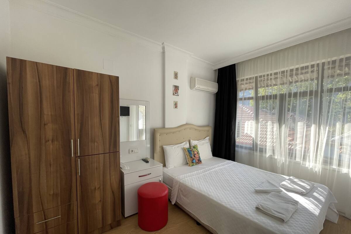 Economy Room | 1 bedroom, desk, WiFi (free), bed sheets