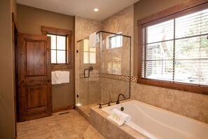 Hair dryer, towels - Cozy Caldera Stay with Access to Forest House (Bend)