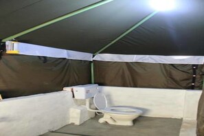 Tent, Meerdere bedden | Badkamer | Een douche, een regendouche, gratis toiletartikelen