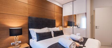 2 bedrooms, in-room safe, iron/ironing board, WiFi