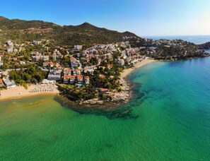 Una spiaggia nelle vicinanze