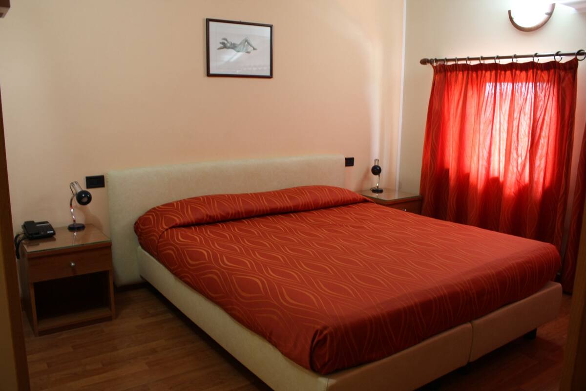 Economy Double or Twin Room (Penthouse) | Minibar, in-room safe, blackout drapes, rollaway beds