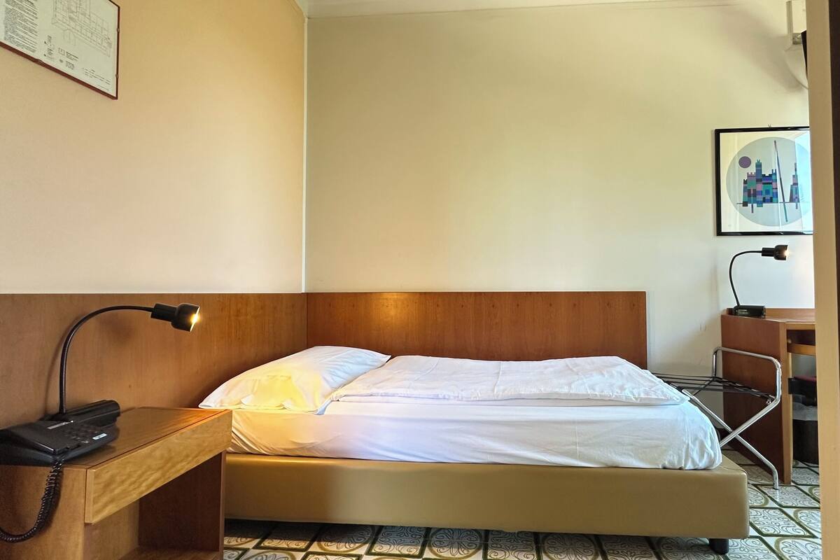 Enkeltrom, balkong | Minibar, safe på rommet, blendingsgardiner og wi-fi (inkludert)