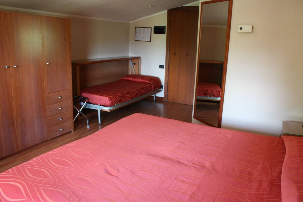 Økonomi-tremannshytte (Penthouse) | Minibar, safe på rommet, blendingsgardiner og wi-fi (inkludert)