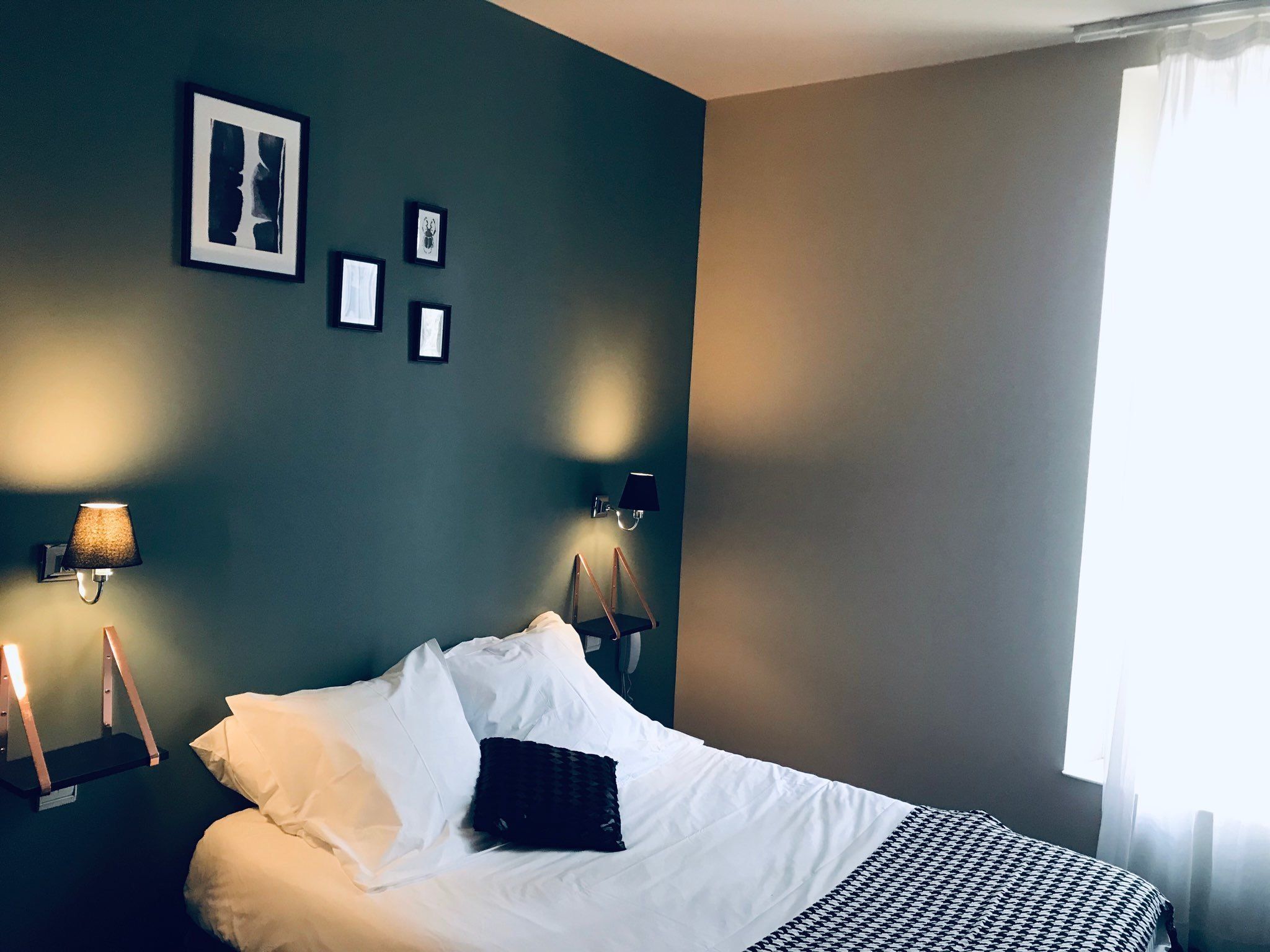 desk, blackout curtains, free wifi, bed sheets