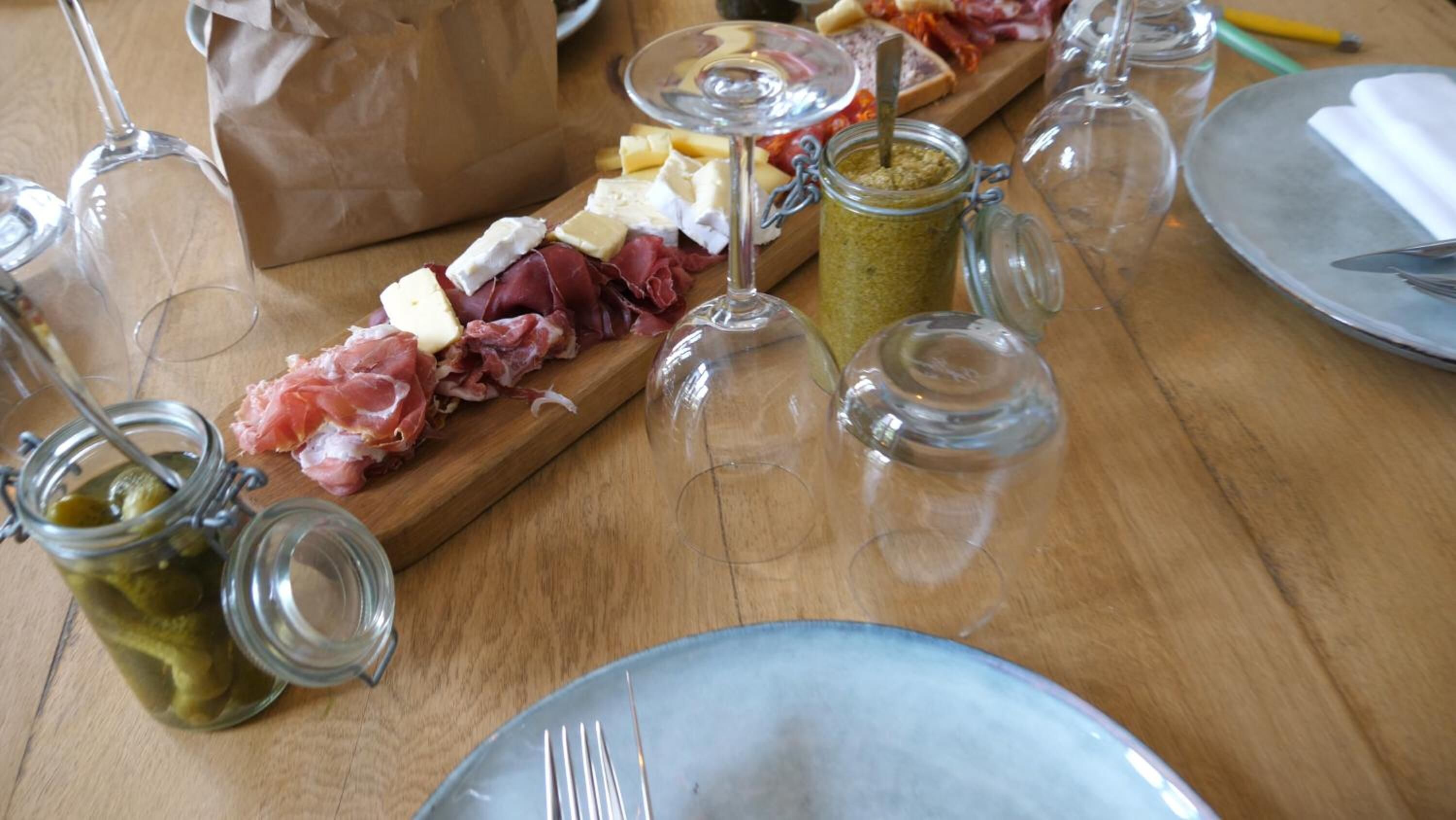 lunch and dinner served, regional cuisine