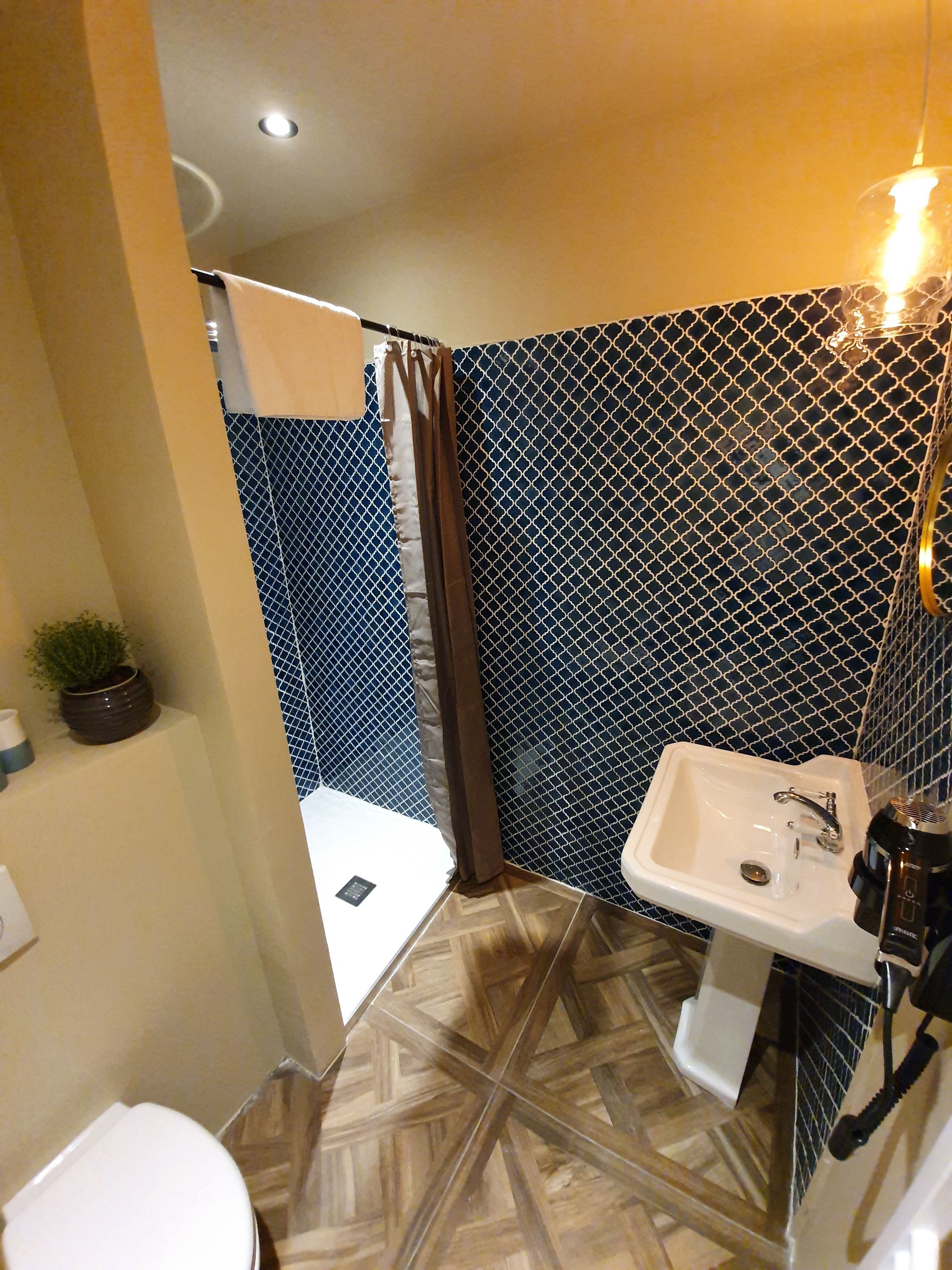 classic double or twin room | bathroom | shower, free toiletries, hair dryer, towels