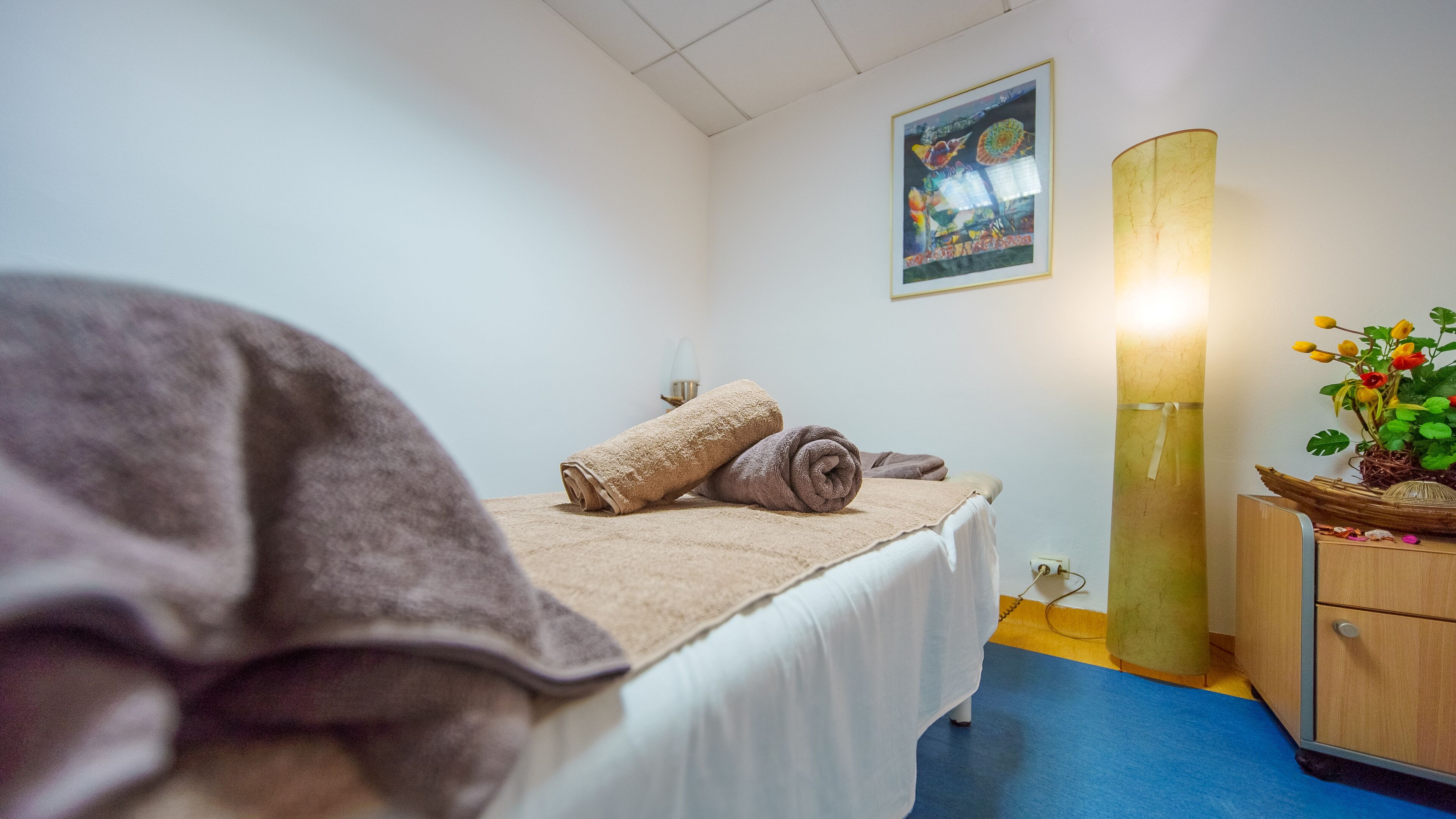 hot tub, hot springs/mineral springs, body treatments, body wraps