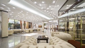 Lobby sitting area - HVD Riviera Beach (Golden Sands)