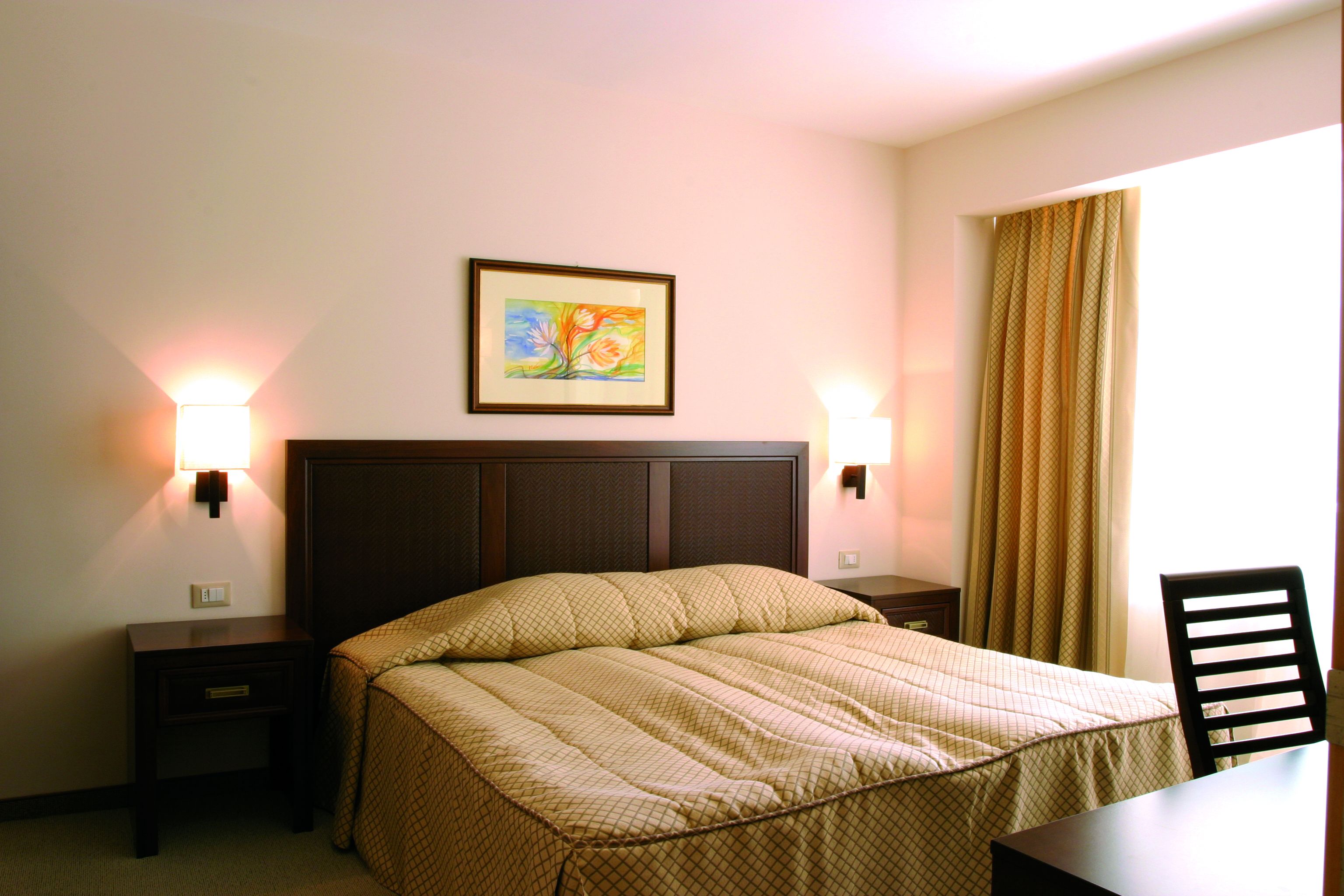 Minibar, Zimmersafe, Schreibtisch, kostenloses WLAN