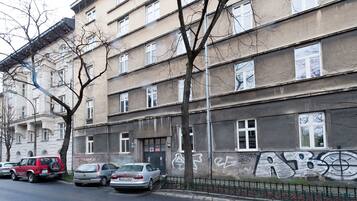 Apartment (23 – Bogusławskiego 10) | 1 bedroom, free WiFi, bed sheets