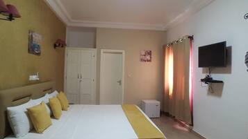 Superior Double Room | Laptop workspace, blackout drapes, free WiFi, bed sheets