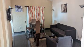 Comfort Apartment, City View | Dining room