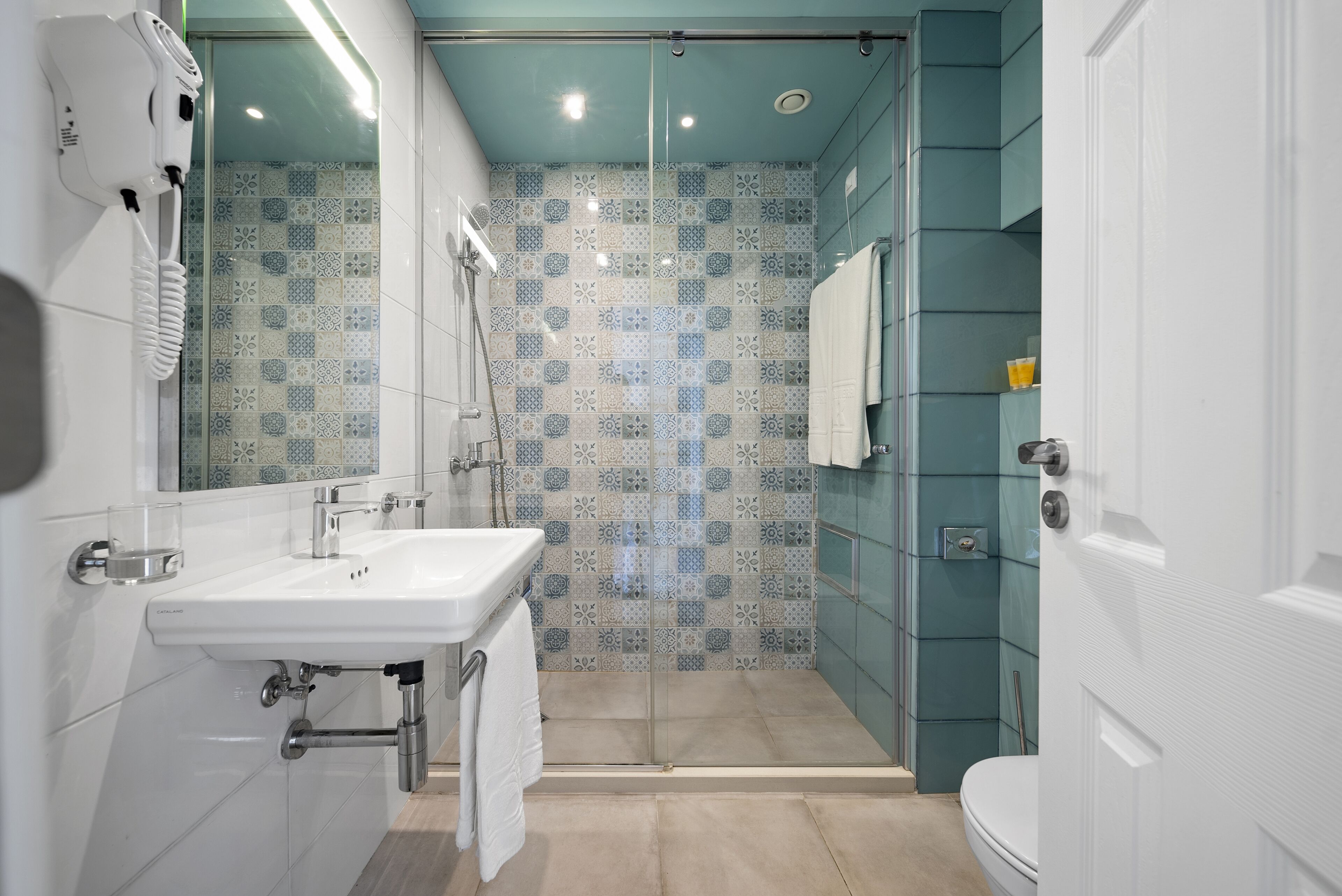 shower, free toiletries, hair dryer, towels