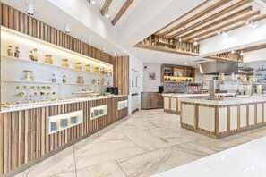Tägliches Frühstücksbuffet gegen Gebühr
