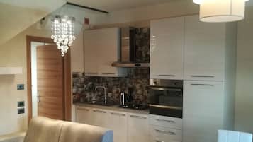 Comfort-Apartment, 1 Schlafzimmer | Wohnbereich | 55-Zoll-Smart-TV mit Satellitenempfang, Fernseher, FuĂbodenheizung