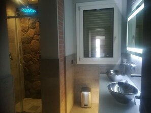 Comfort Apartment, 2 Bedrooms, Terrace, Garden | Bathroom