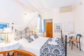 1 habitación, tabla de planchar con plancha, wifi y ropa de cama