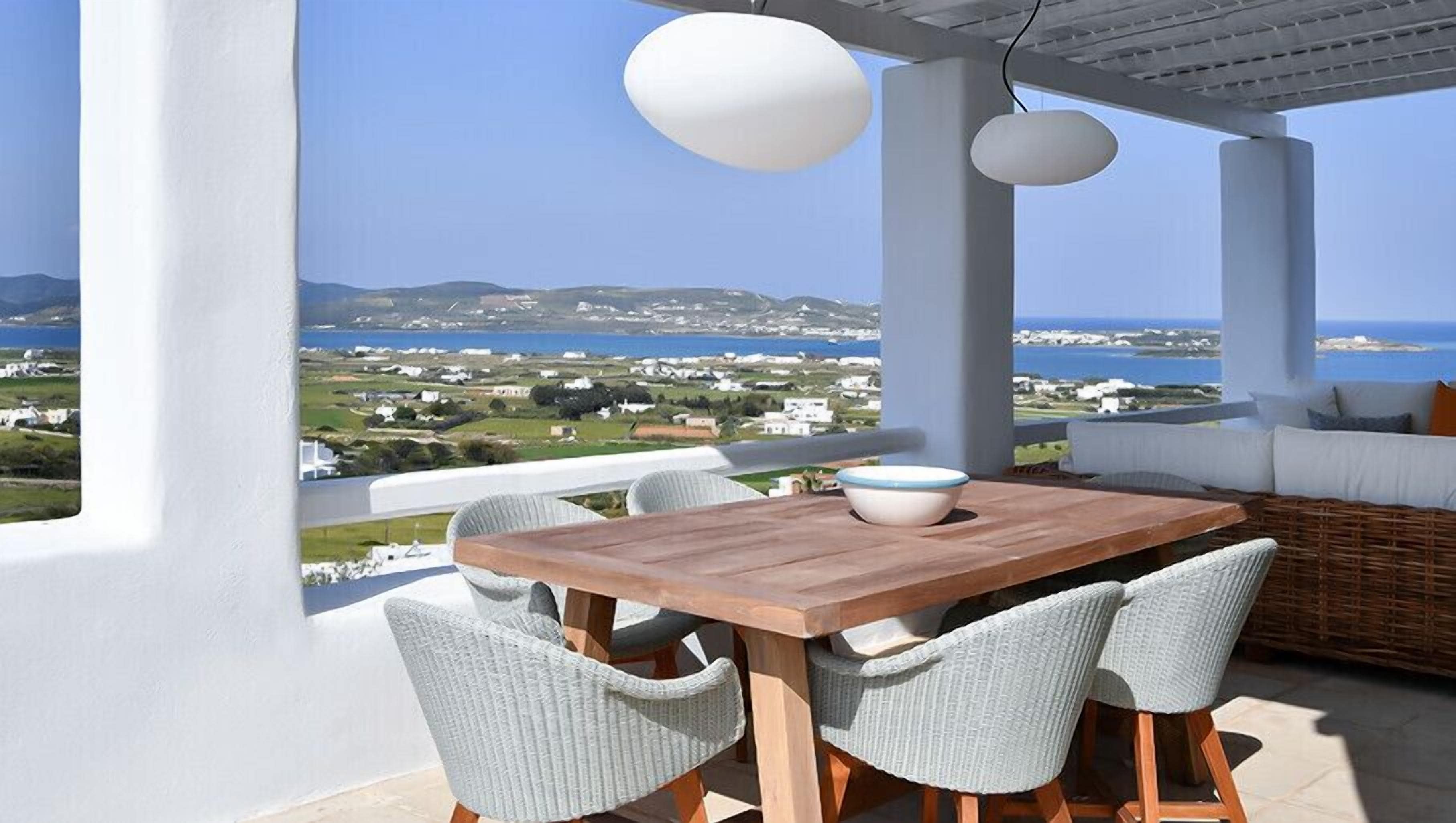 Villa, 3 chambres, vue sur la mer (Akaste) | Aire de séjour | Téléviseur à écran plat, foyer