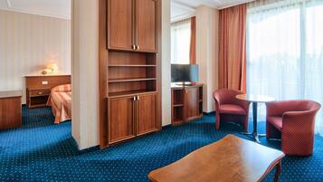 Minibar, caja fuerte, wifi gratis y ropa de cama