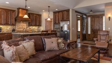 TV, fireplace, DVD player