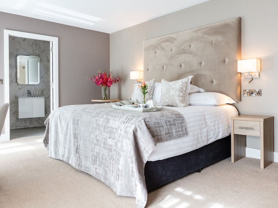 Superior King Room | In-room safe, desk, blackout drapes, soundproofing