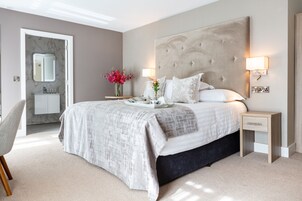 Caja de seguridad en la habitación, escritorio y cortinas blackout 