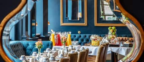 Ferdiglaget frokost hver dag (EUR 15 per person)