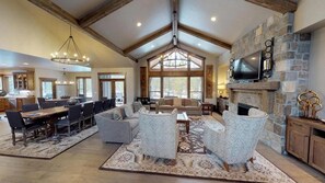 Fernseher, Kamin, DVD-Player, Tischfußball