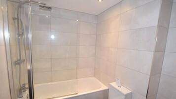 Apartment, 2 Double Beds | Bathroom | Shower, towels