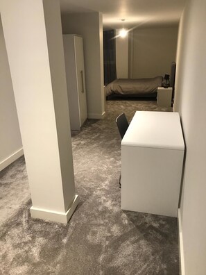 Apartment, 2 Doppelbetten | Schallisolierte Zimmer, kostenloses WLAN