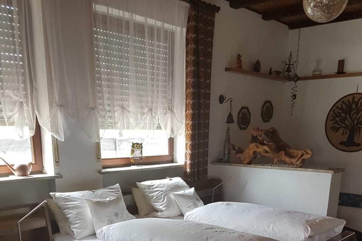 Triple Room | Desk, free WiFi, bed sheets