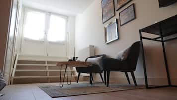 Suite | Living area | Flat-screen TV, Netflix