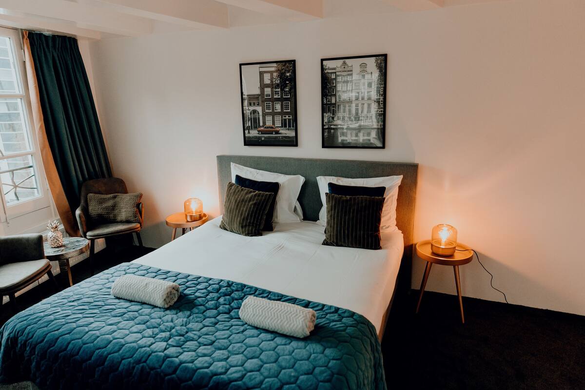 Doppelzimmer | Hochwertige Bettwaren, Daunenbettdecken, Bügeleisen/Bügelbrett