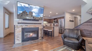 Interior - Golfside Stay with A/C, BBQ & Private Community Pool Access (Bend)