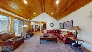 TV, fireplace - Modern Lodge with 2 King Suites, Chef’s Kitchen & Loft (Sunriver)