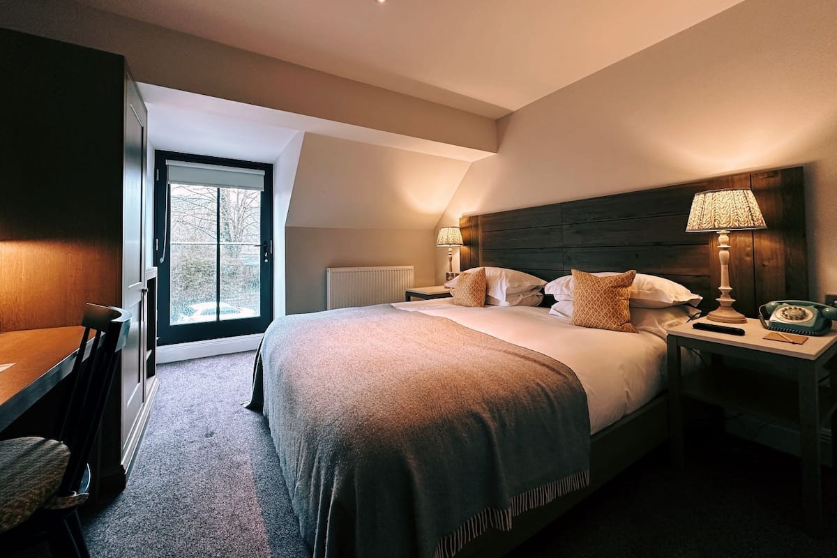 Habitación doble Confort | Ropa de cama hipoalergénica y caja de seguridad en la habitación